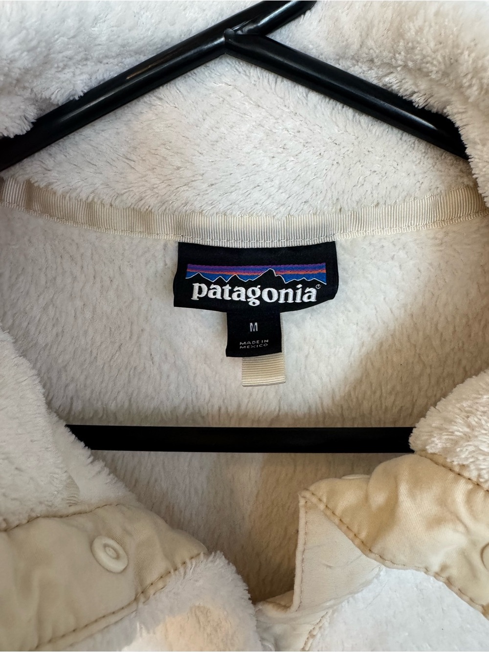 Patagonia Cream Fleece Pullover with Black Logo Tag - Picture 4 of 7